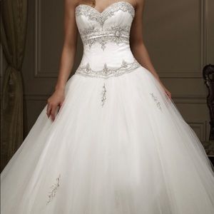 Mia Solano wedding gown